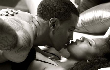 10 Male Celebs Who Know Their Way Around The Bedroom!