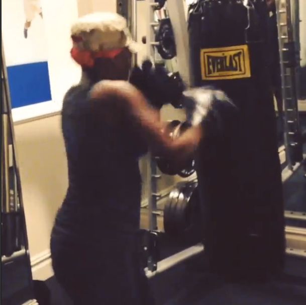 Mary J. Blige-Throwin’ Them Bows!