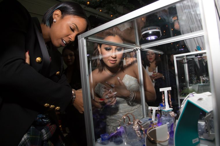 Kelly Eyes Her Favorites