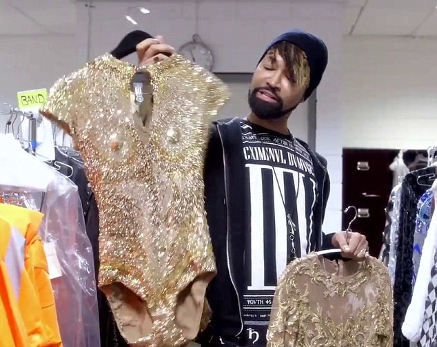 article-2586512-1C7A656700000578-565_634x527