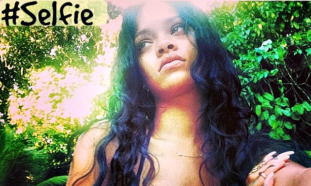 rihanna-selfie