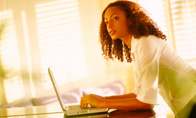 woman-on-computer