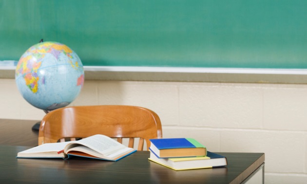 Classroom-Teacher-Desk