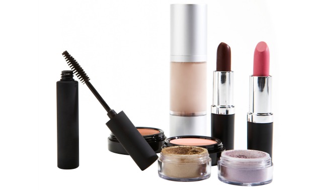 12 Holiday Beauty Gifts We’re Buying Ourselves This Season