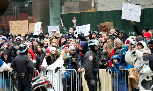 protestors-macys-parade