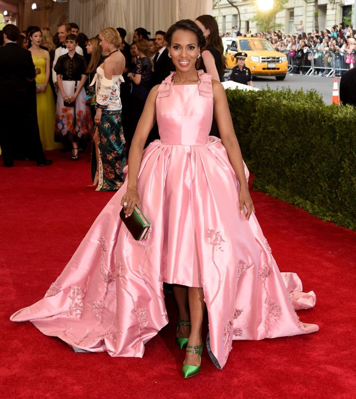 Kerry Washington attends the Celebrities Arrive At the 2015 MET Gala