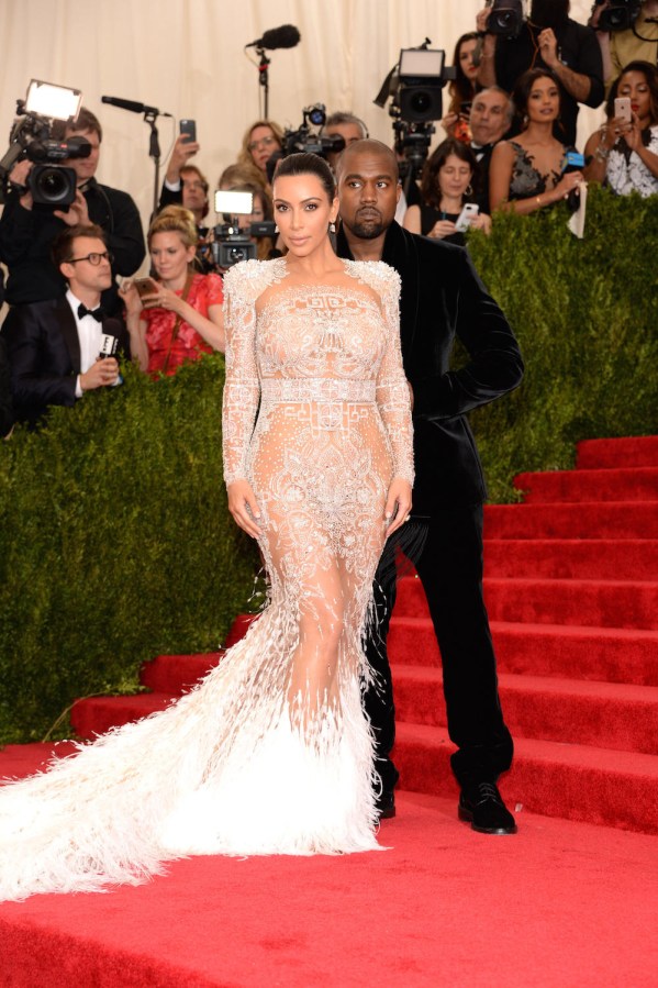 Celebrities Arrive at the 2015 MET Gala