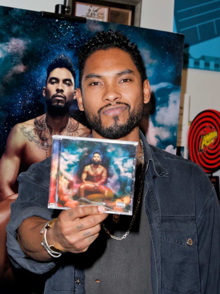 Miguel Signs His New CD "Wildheart"