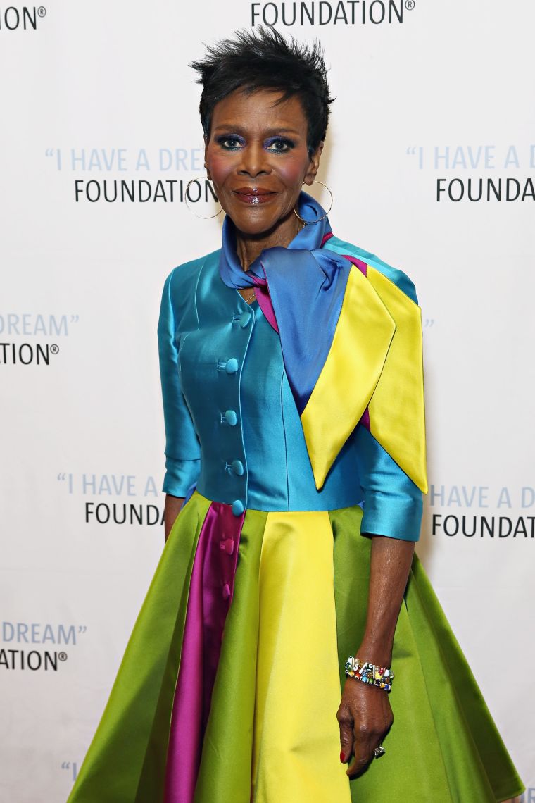 Top Black Pop Culture Moments of 2015: Cicely Tyson Scratching Viola Davis’ Scalp on ‘HTGAWM’