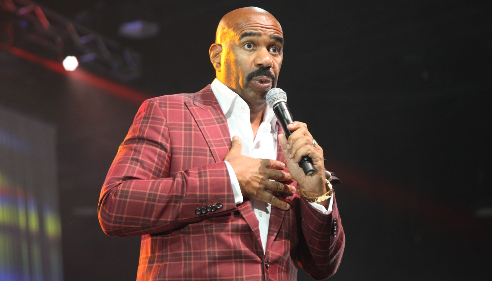 Steve Harvey - Family Fued Live