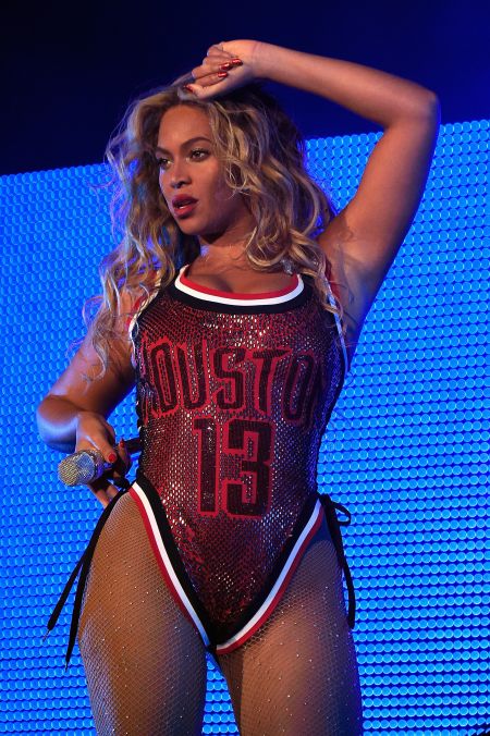 NOW: Beyonce Performs In 2015