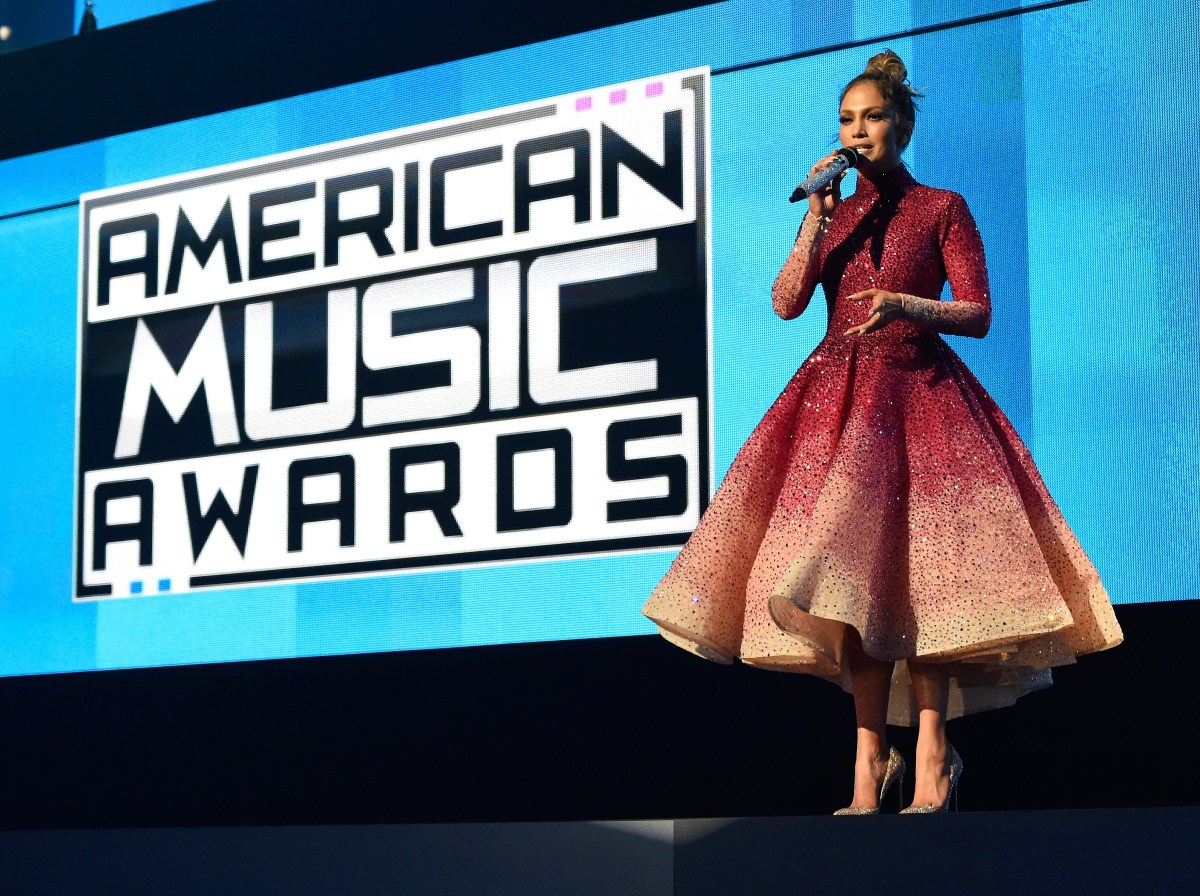2015 American Music Awards - Roaming Show
