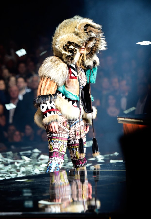 2015 American Music Awards - Roaming Show