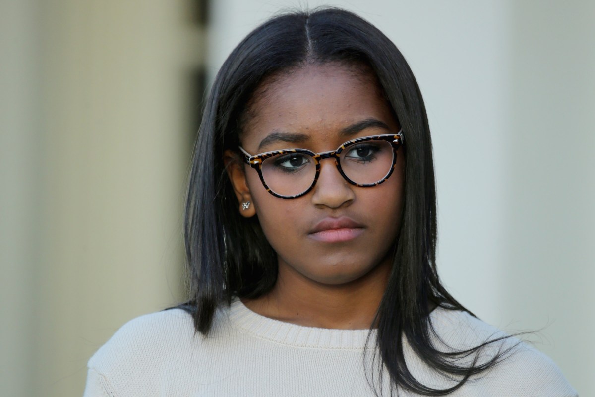 Sasha Obama graduates