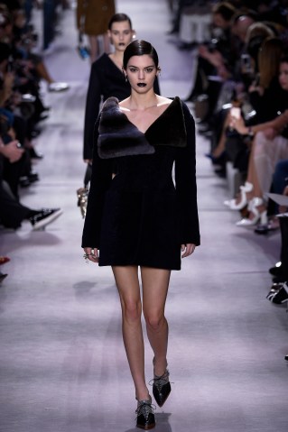 Christian Dior : Runway - Paris Fashion Week Womenswear Fall/Winter 2016/2017