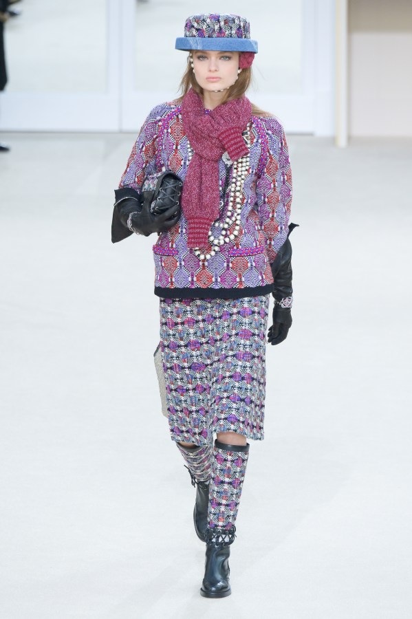 Chanel : Runway - Paris Fashion Week Womenswear Fall/Winter 2016/2017
