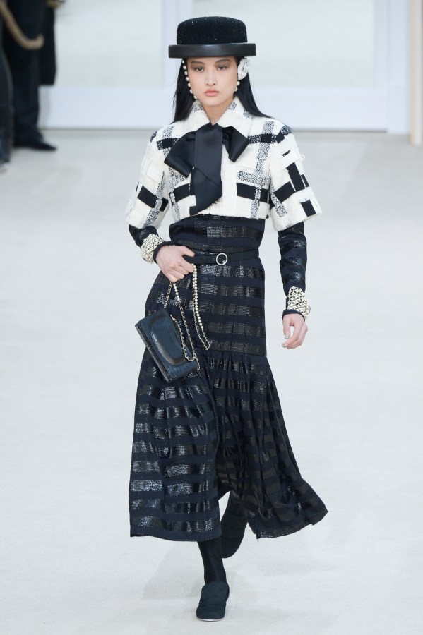 Chanel : Runway - Paris Fashion Week Womenswear Fall/Winter 2016/2017