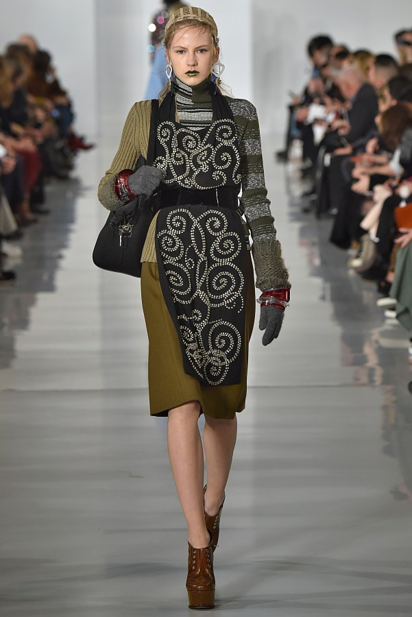Maison Margiela : Runway - Paris Fashion Week Womenswear Fall/Winter 2016/2017