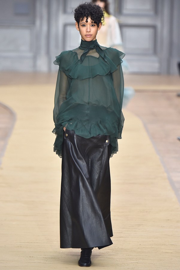 Chloe : Runway - Paris Fashion Week Womenswear Fall/Winter 2016/2017