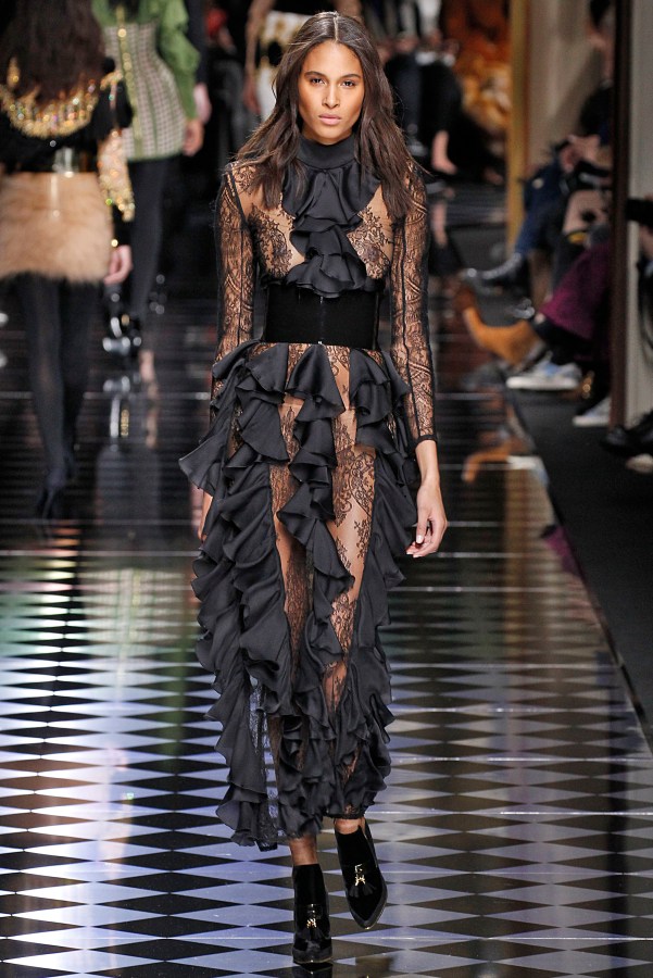 Balmain : Runway - Paris Fashion Week Womenswear Fall/Winter 2016/2017