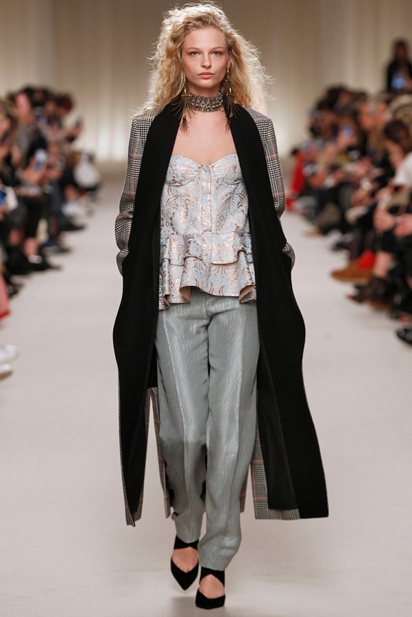 Lanvin : Runway - Paris Fashion Week Womenswear Fall/Winter 2016/2017