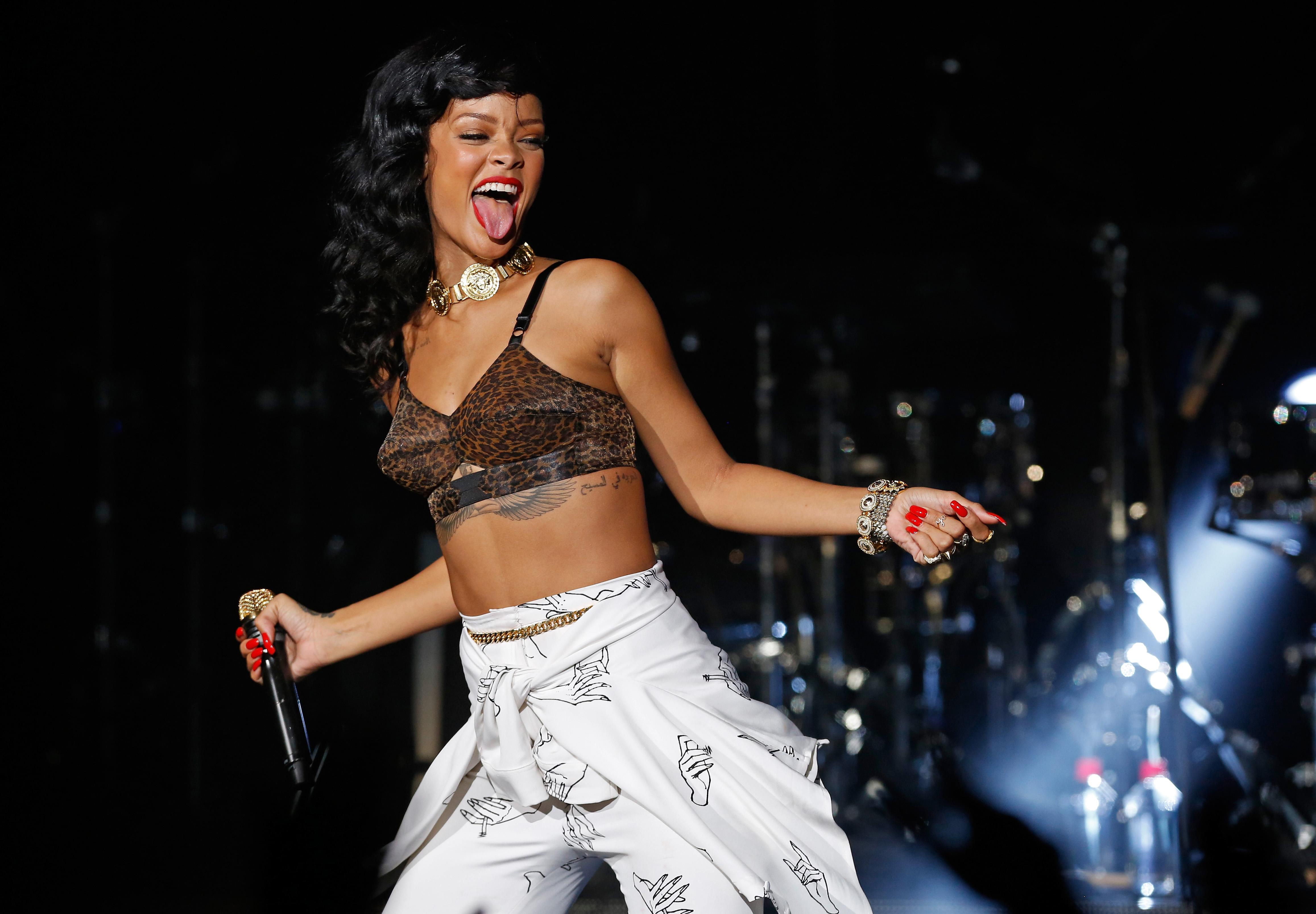 Rihanna Plays London Leg Of Her 777 Tour