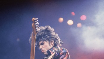 Prince Plays Guitar In Concert