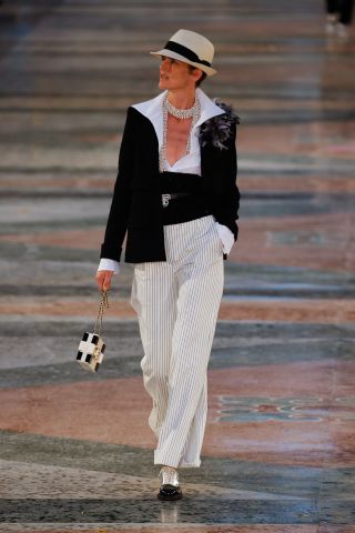 Chanel Cruise Collection 2016/2017