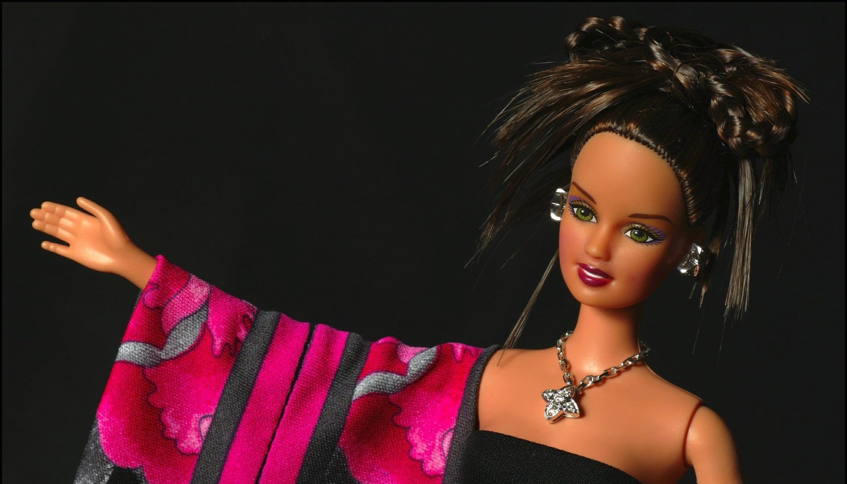 Barbie Jewelry 2003 Collection To Be Sold By Auction To Benefit The French Red-Cross. On December 11, 2003 In Paris, France