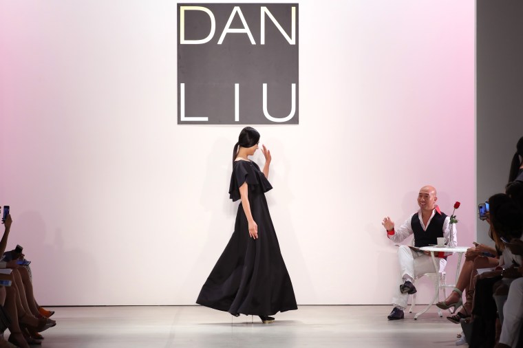 DAN LIU WAVES TO MODEL