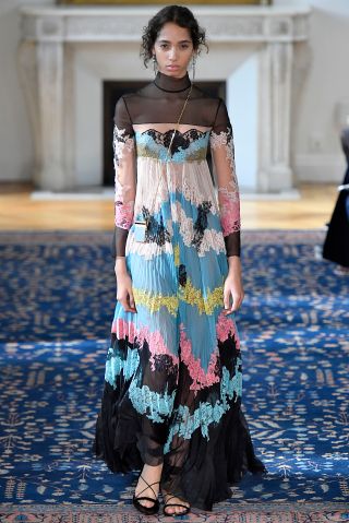 Valentino : Runway - Paris Fashion Week Womenswear Spring/Summer 2017