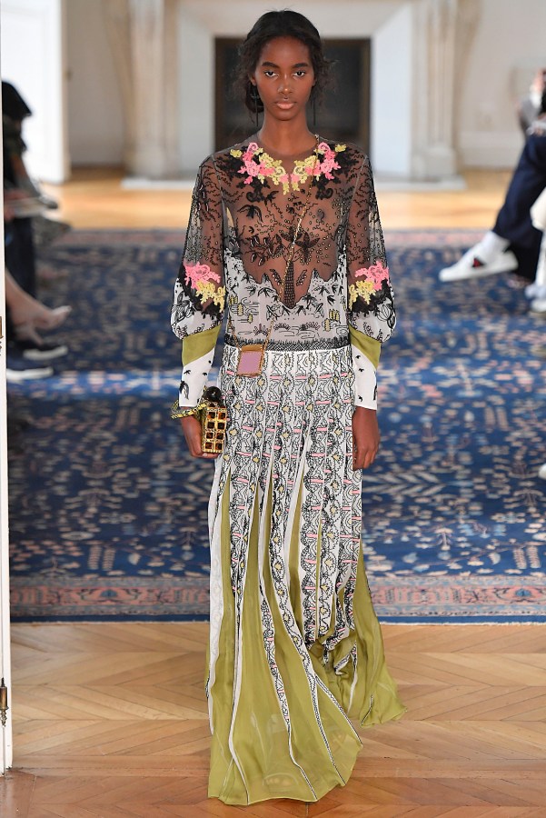 Valentino : Runway - Paris Fashion Week Womenswear Spring/Summer 2017