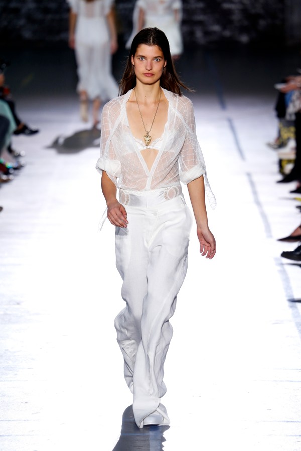 John Galliano : Runway - Paris Fashion Week Womenswear Spring/Summer 2017