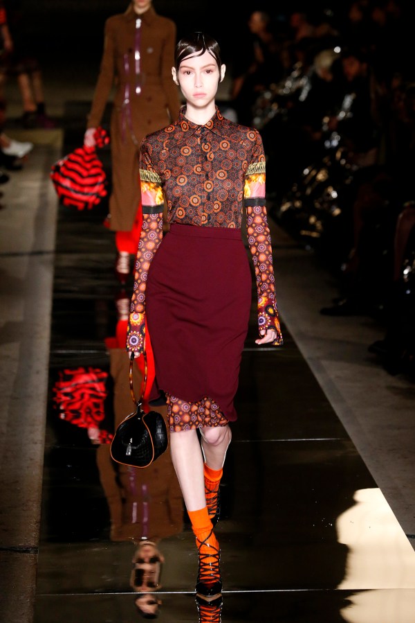 Givenchy : Runway - Paris Fashion Week Womenswear Spring/Summer 2017