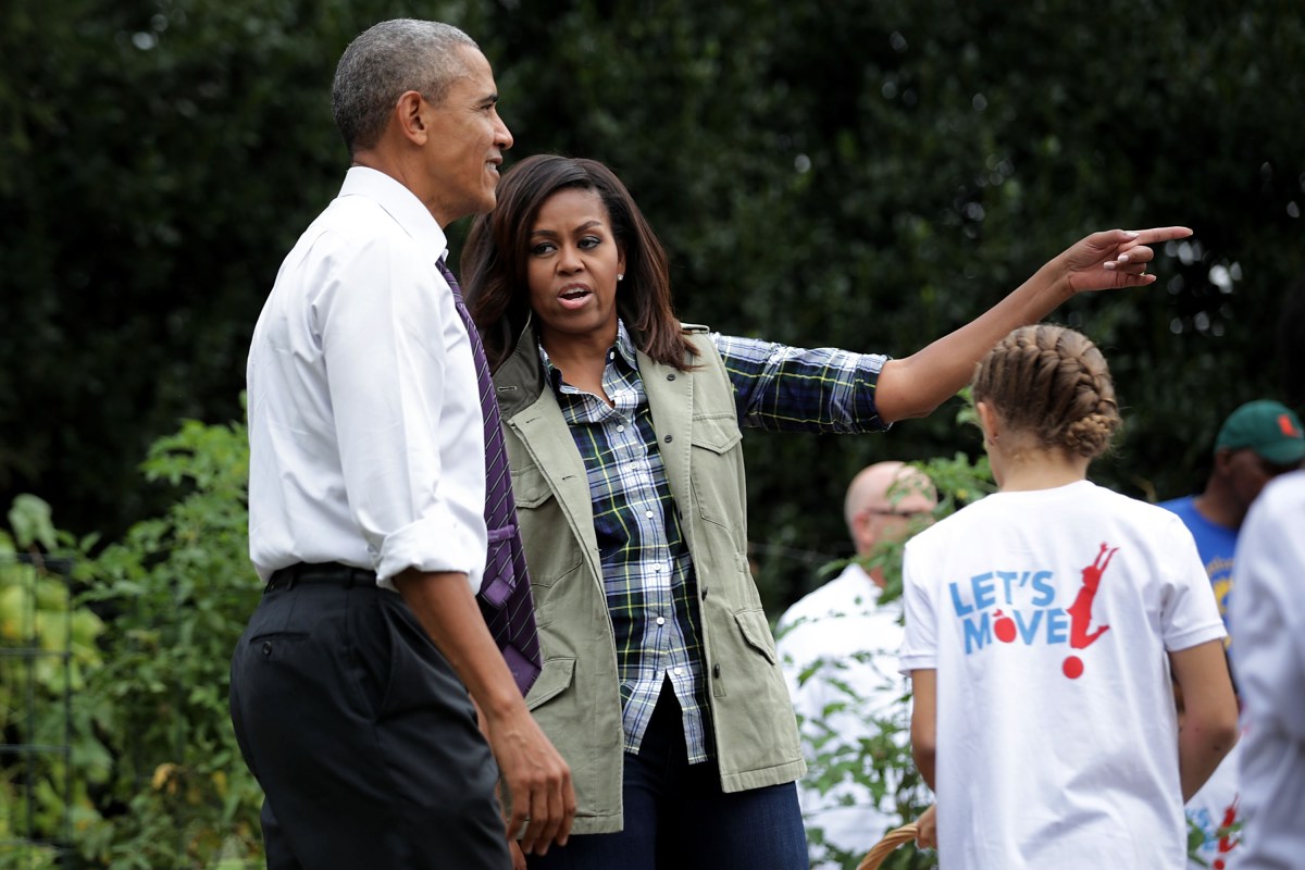 Michelle Obama Helps Students Harvest White House Kitchen Garden