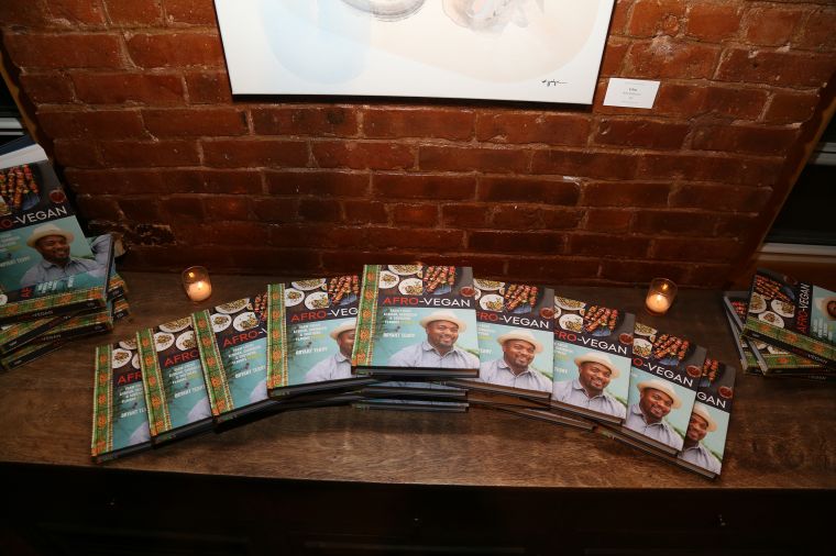 Erykah Badu Hosts Soul Train Soul Food Vegan Dinner Party