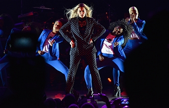 Beyoncé Performing At A Get Out The Vote Concert In Support Of Hillary Clinton In 2016