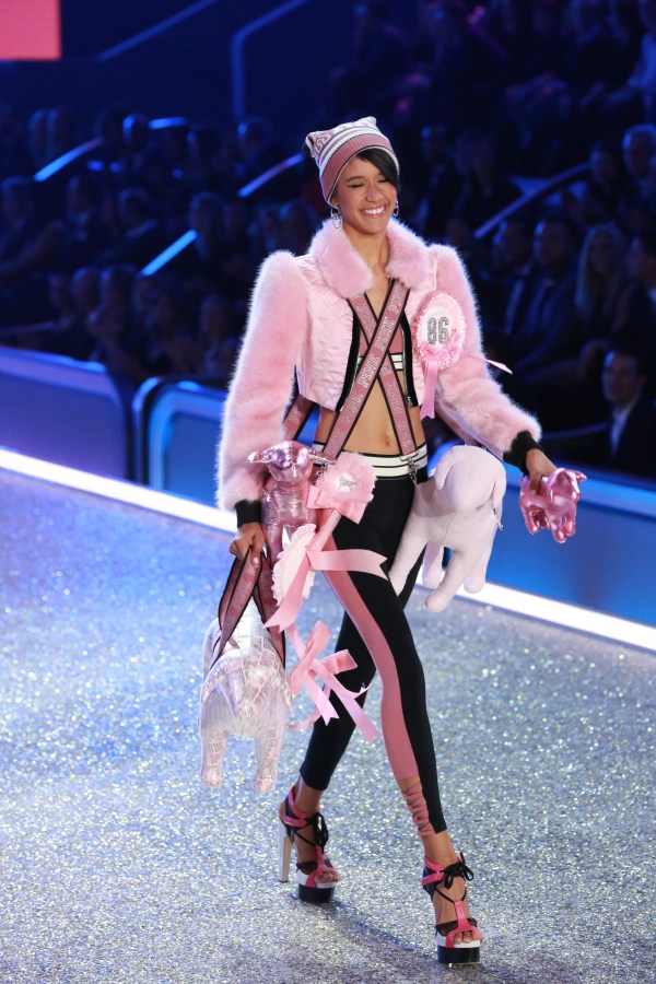 2016 Victoria's Secret Fashion Show in Paris - Show
