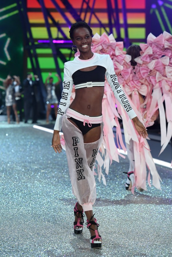 2016 Victoria's Secret Fashion Show in Paris - Show