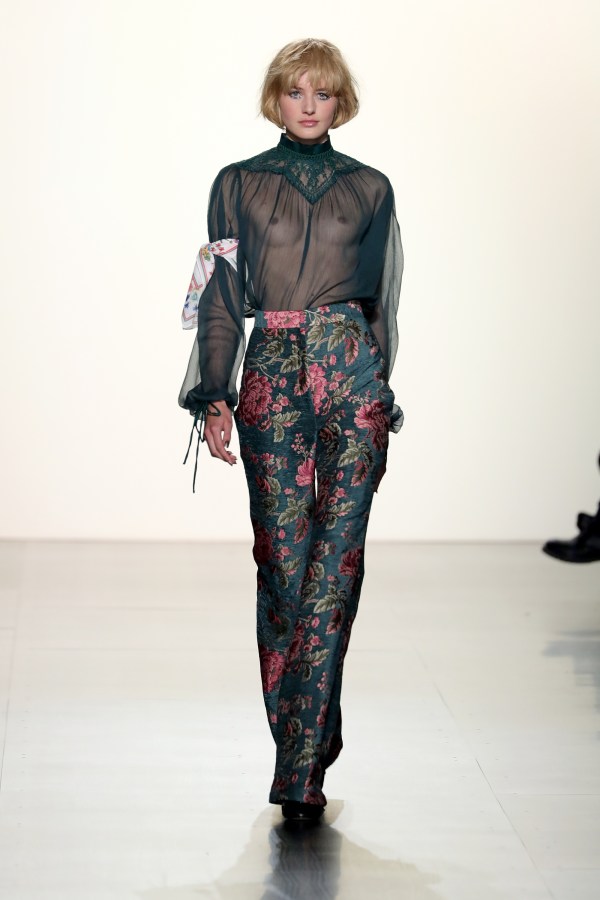 Tadashi Shoji - Runway - February 2017 - New York Fashion Week: The Shows