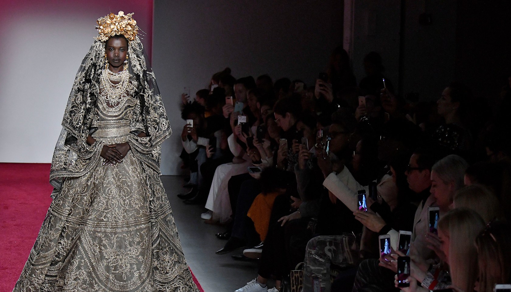 Naeem Khan - Runway - February 2017 - New York Fashion Week