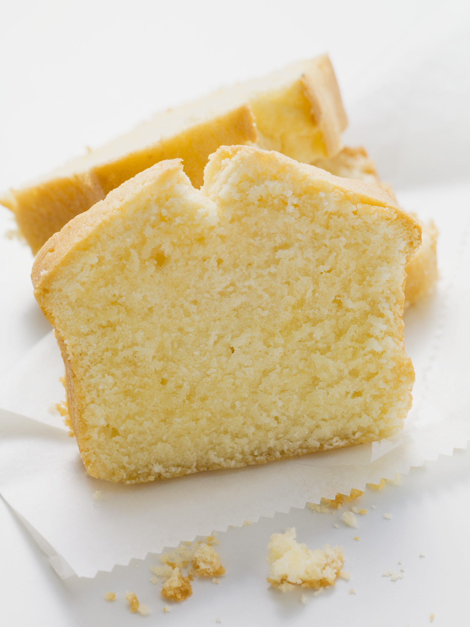 Several slices of lemon cake
