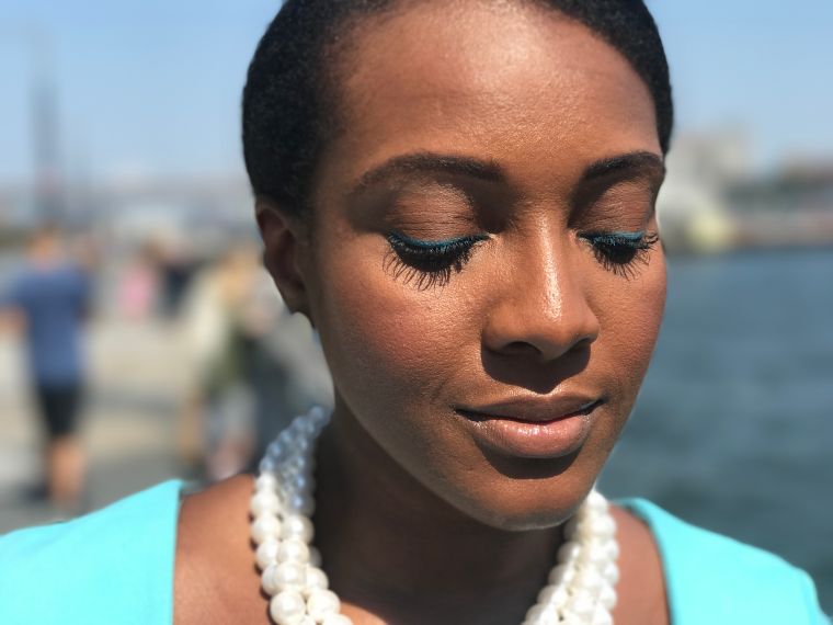 HOW TO NAIL THE BLUE EYELINER TREND