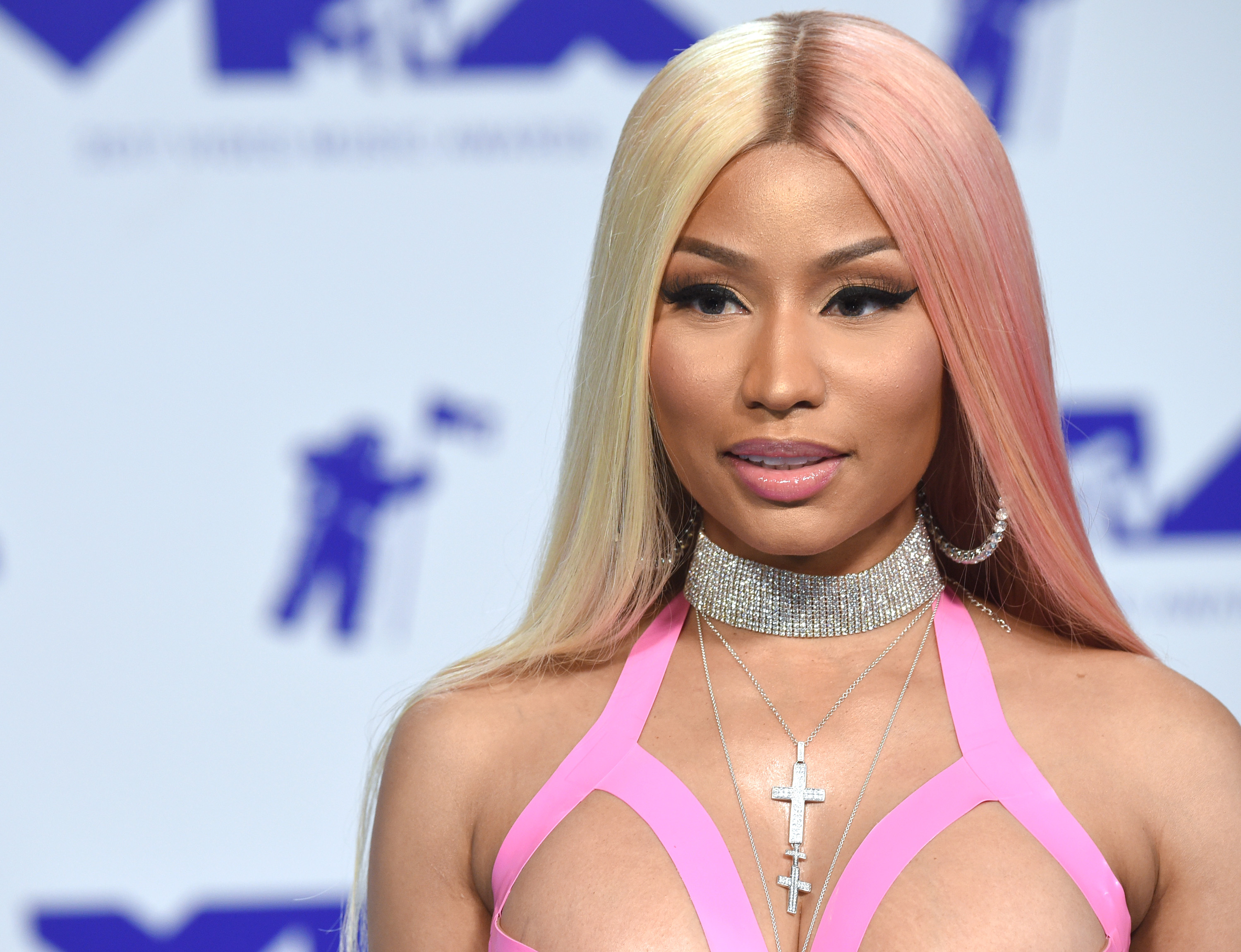 Nicki Minaj Insults Fan Who Offered Musical Advice Hellobeautiful 