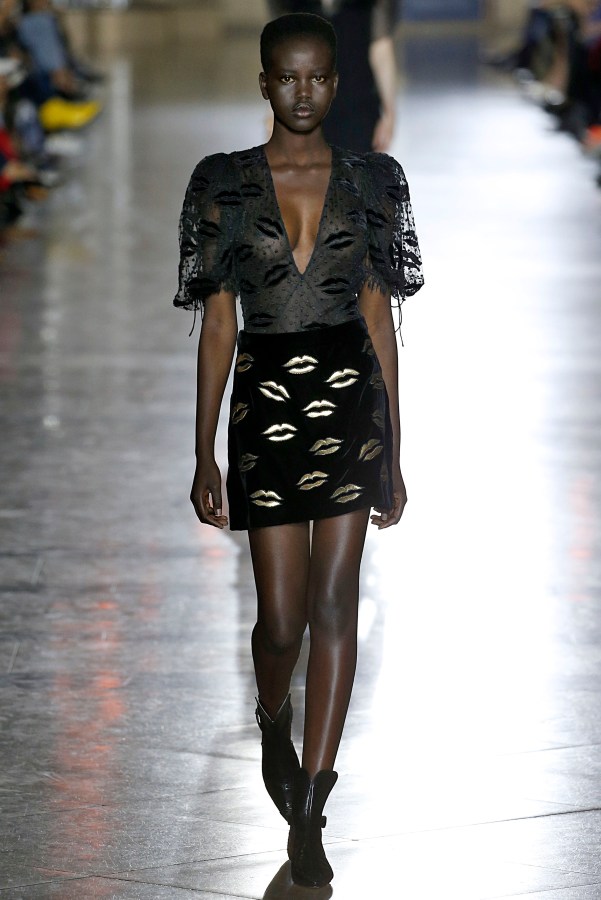 Givenchy : Runway - Paris Fashion Week Womenswear Spring/Summer 2018