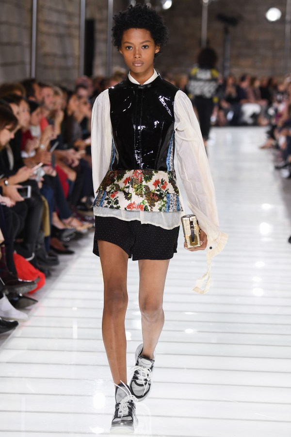 Louis Vuitton : Runway - Paris Fashion Week Womenswear Spring/Summer 2018