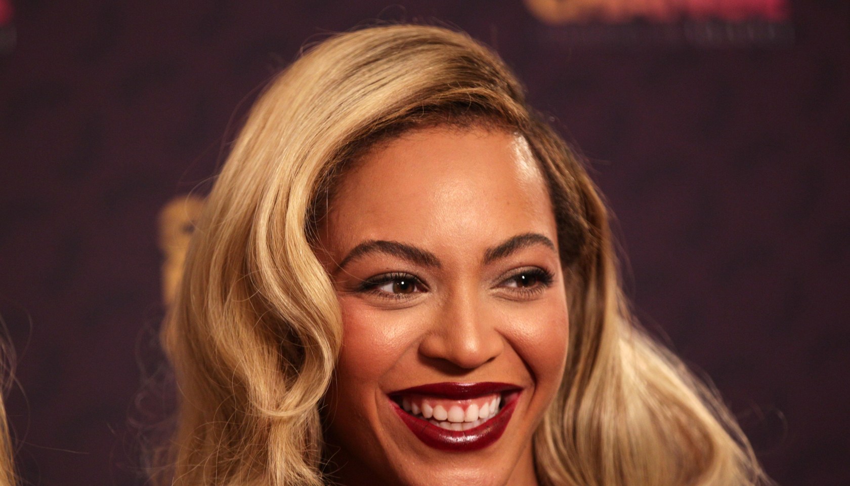 Page 2 of 18 - Beyoncé's Dress For The Wearable Art Gala Took 10 Days ...