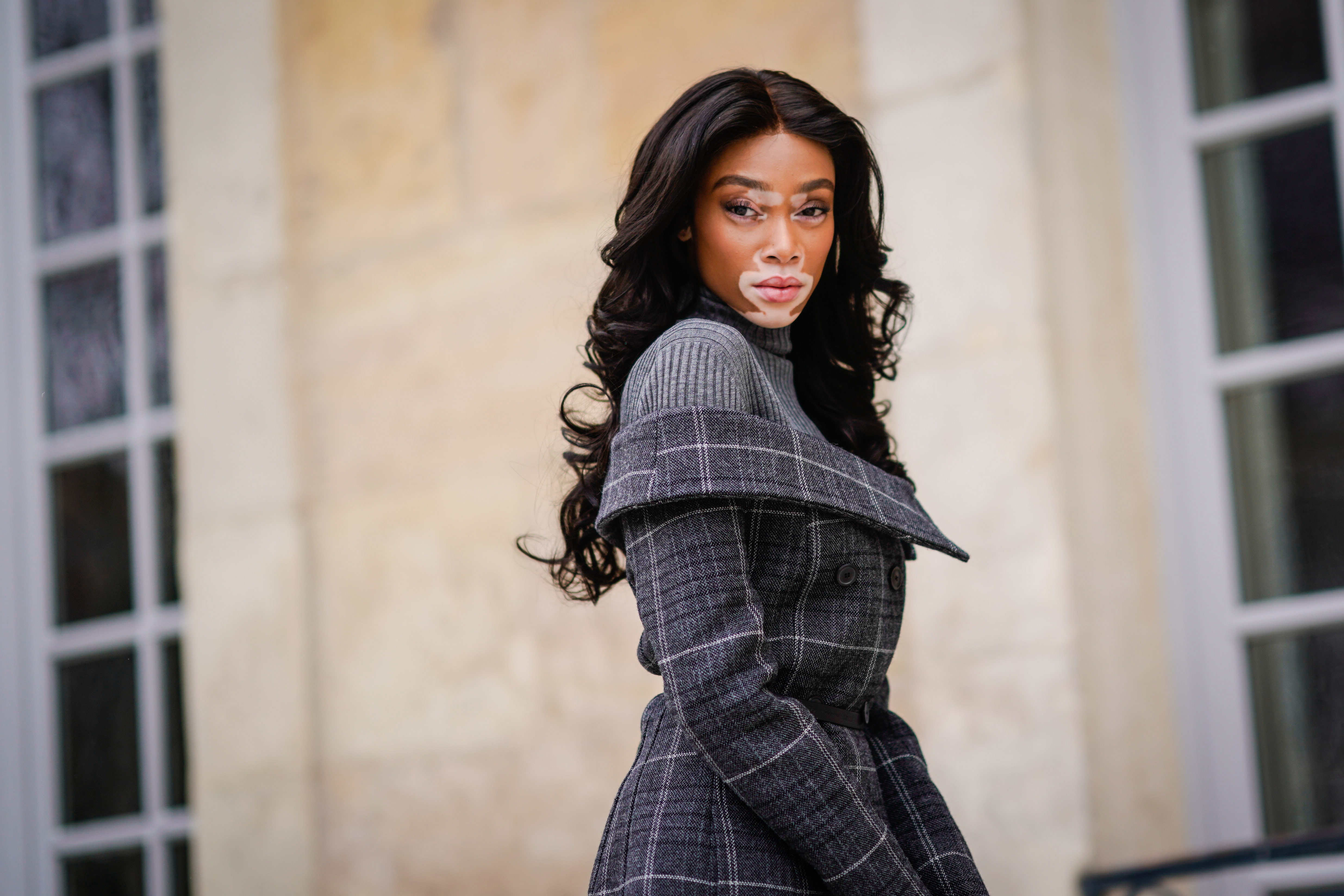 Street Style : Paris Fashion Week Womenswear Fall/Winter 2018/2019 : Day Two