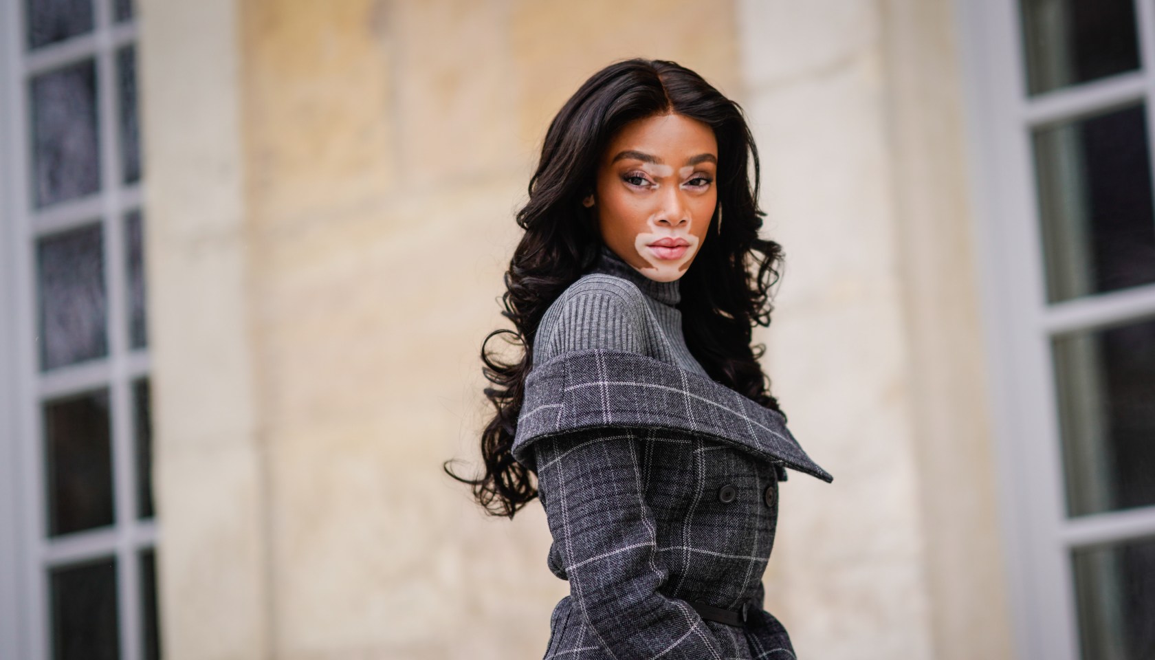 Street Style : Paris Fashion Week Womenswear Fall/Winter 2018/2019 : Day Two