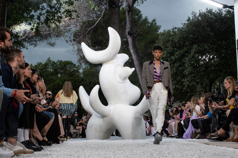 Louis Vuitton 2019 Cruise Collection : Runway